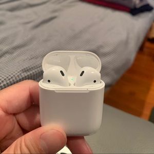 Airpods (First Generation)